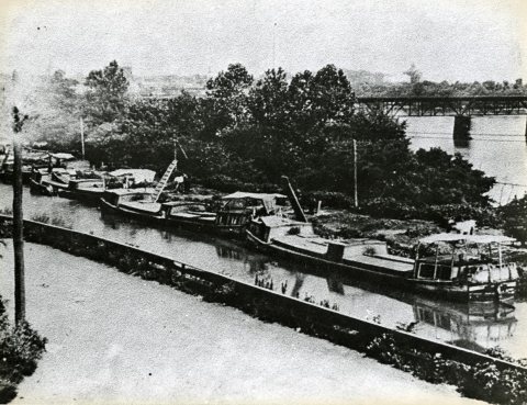 Canal boats lined up near the shoreline, Grand Rapids, Ohio (approximately 1900) - DPLA - a728a8737685b578d16b8826813dd…