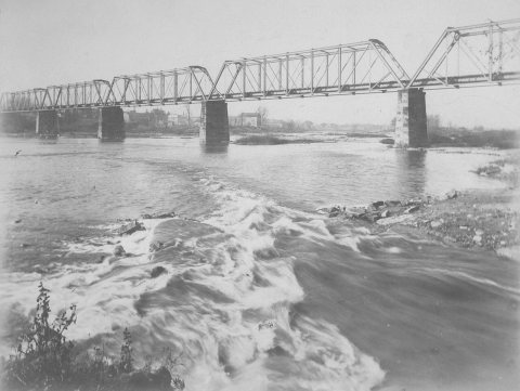 Bridge, Grand Rapids, Ohio, 1900 - DPLA - 67f989f60134e4b4a9c39ed0335e23ac