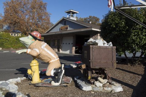 Jumping frog art at Joe Carley Memorial Firehouse in Angels Camp, California's most famous Gold Rush town