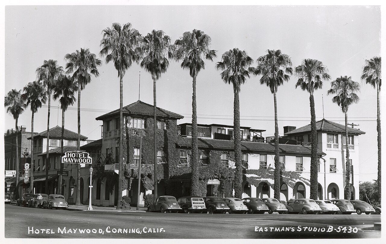 Eastman's Studio B-5430 - Hotel Maywood, Corning, Calif