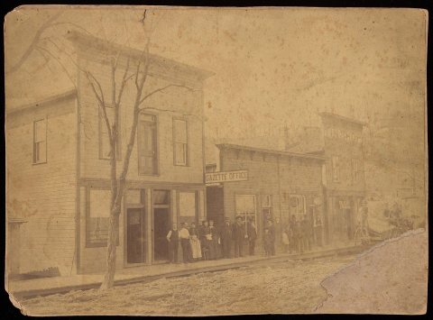 Street scene, Glouster, Ohio - DPLA - 052365b3b5a271fde127d5a91ddbf2de (page 1)