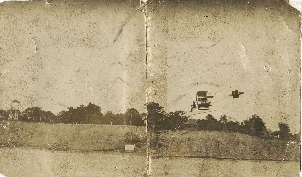 Airplane - DPLA - 13645c0704fc8be82d276779099450c8