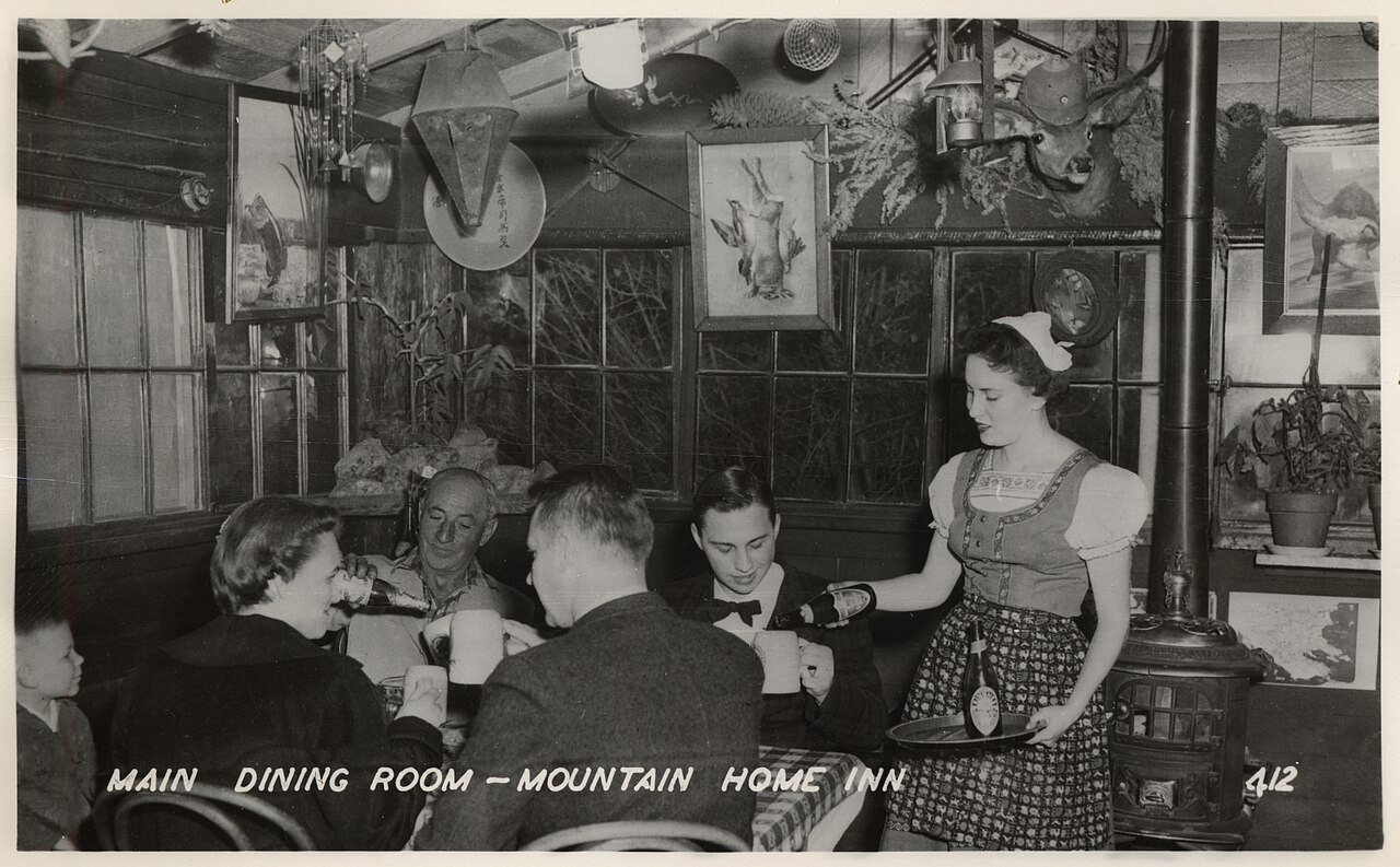 Ed Wood 412 - Main Dining Room, Mountain Home Inn