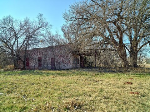One can't easily see this broken-down building in the tiny Oklahoma community of Foss, along old U.S. Highway 66, espec…