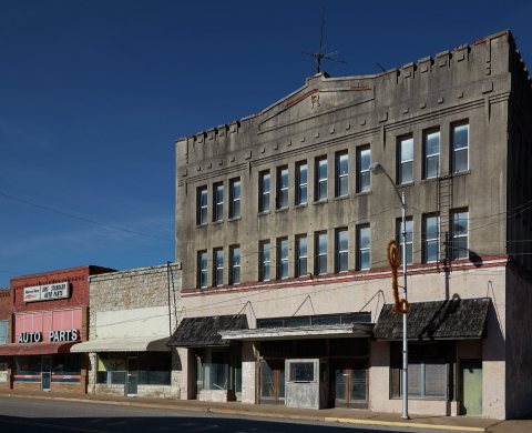 A basically abandoned commercial block
