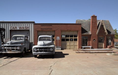 Vintage Phillips 66 Gas Station and historic cars, Route 66