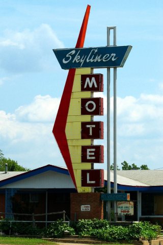 2006-08-23 - Road Trip - Day 31 - United States - Oklahoma - Route 66 - Pawn Shop - We Have Guns and