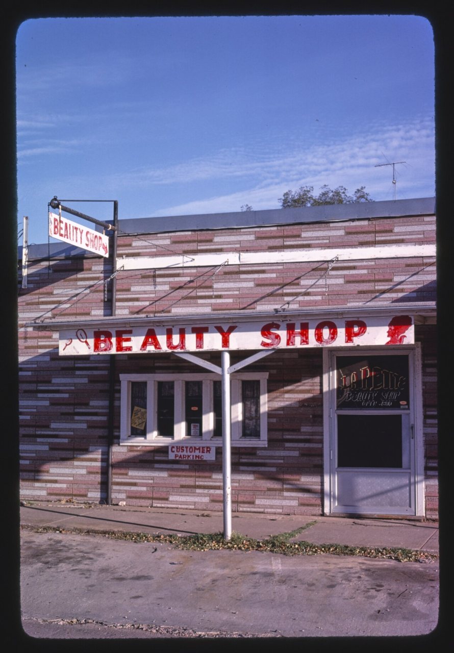 La Petite Beauty Shop, angle 1, W. Farrall