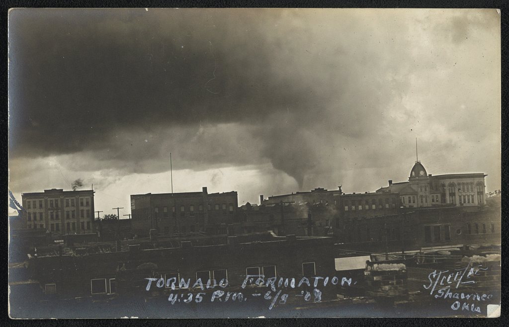 Tornado formation, 4:35p.m. - 6/9 '08
