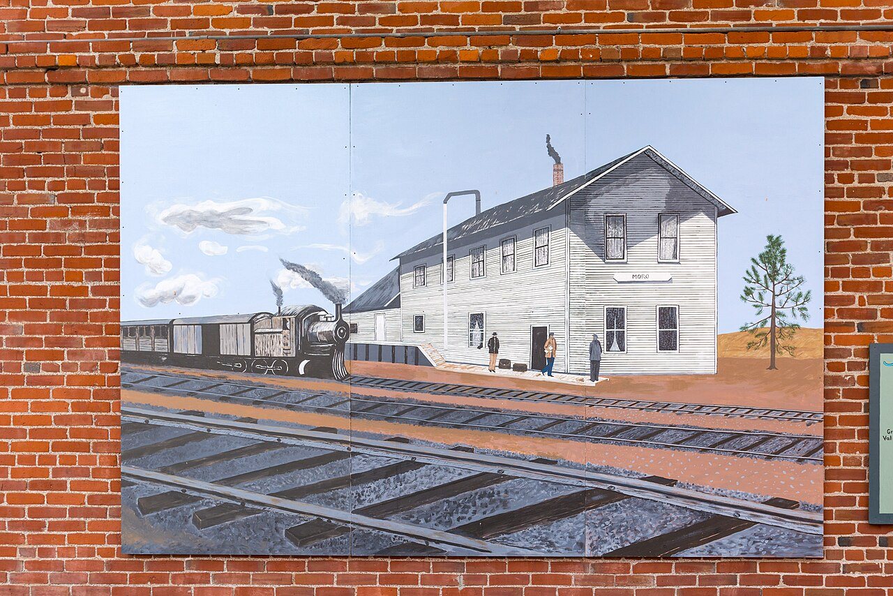 Downtown, Moro - DPLA - 0599f736126ab741f0600f004e4bd947