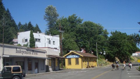 Mill City, Oregon featuring Independent Press building