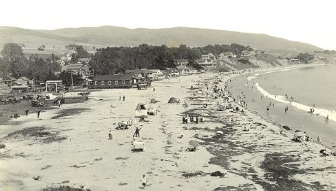 Laguna Beach Main Beach, Sayles Dance Hall at left, Hotel Laguna Beach in center - Tom Pulley Postcard Collection-L