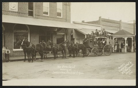 The Overland arriving at Lakeview, Central Oreon
