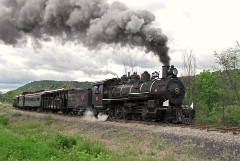 EBT 15 North out of Orbisonia June 2006xRP - Flickr - drewj1946