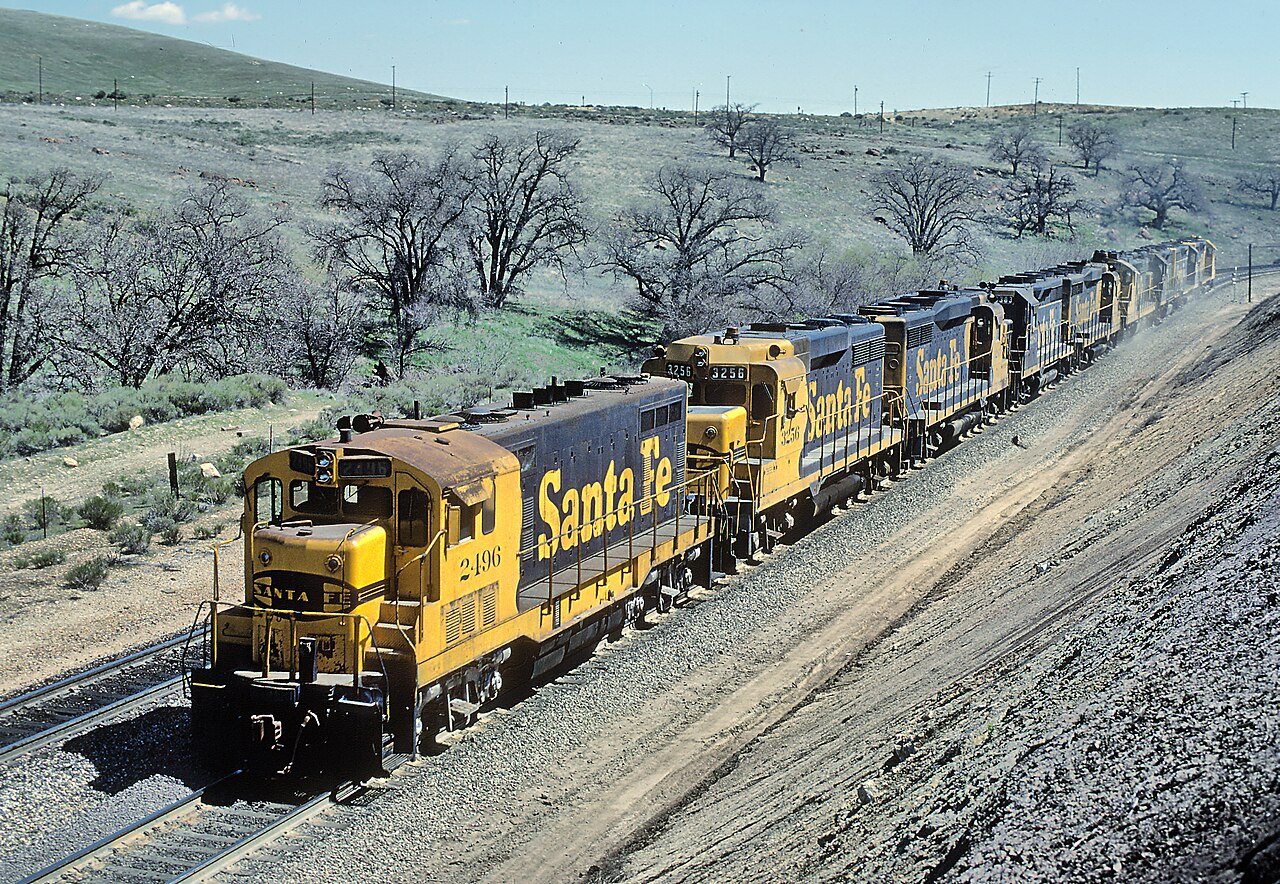 A Very Interesting Santa Fe Light Engine Set -- 2 Photos