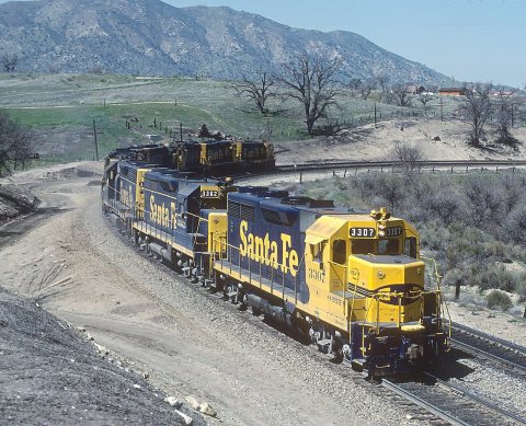 A Very Interesting Santa Fe Light Engine Set -- 2 Photos