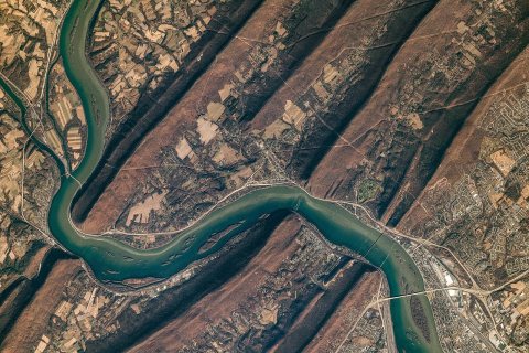 ISS061E098033 (Valley-and-Ridge) lrg