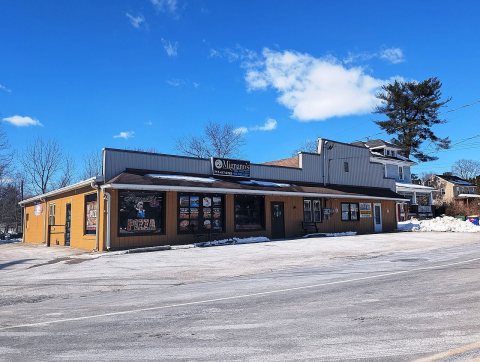 Pizza parlor and computer shop, Felton, PA, Feb. 2026