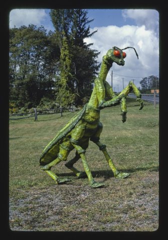 Praying Mantis statue at Second Time Around, Route 30