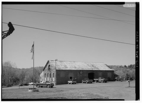 GENERAL VIEW OF STONE-CONSTRUCTED POWERHOUSE, LOOKING NORTH - Merchants Coal Company, Powerhouse, Atkinson Way and Quem…