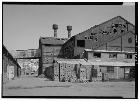 VIEW OF FURNACE BUILDING LOOKING EAST - Chambers Window Glass Company, Furnace No. 1, North of Drey (Nineteenth) Street…