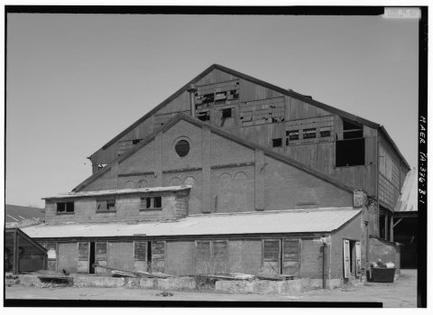 OVERALL VIEW OF FURNACE BUILDING LOOKING EAST - Chambers Window Glass Company, Furnace No. 1, North of Drey (Nineteenth…