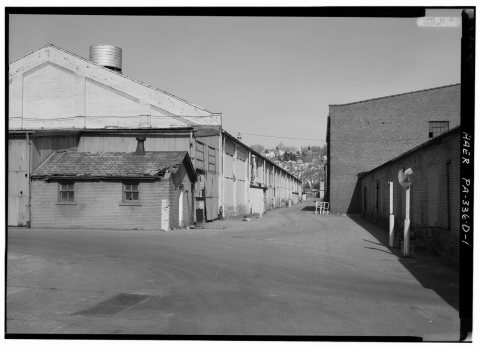 VIEW OF CUTTING ROOMS (TO RIGHT), LOOKING EAST - Chambers Window Glass Company, Cutting Room, North of Drey (Nineteenth…