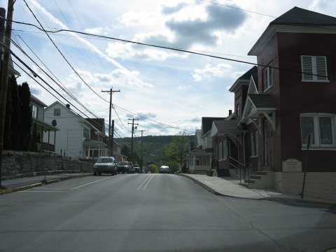 1785 - Roaring Spring - Main St at Cherry St