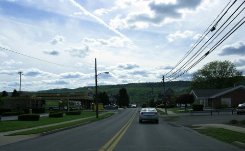 1782 - Roaring Spring - Main St approaching Robinson Ave