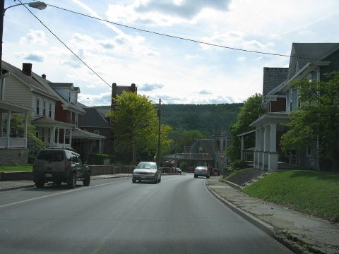 1786 - Roaring Spring - Main St approaching Spang St - Church St