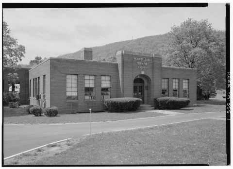 GENERAL VIEW OF HEADQUARTERS BUILDING, LOOKING WEST - Pennsylvania Turnpike, Everett Headquarters, North side of State …