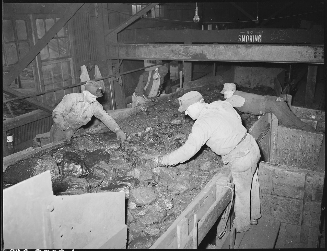 Picking slate from coal being conveyed to breaker plant. The St. Clair Coal Company, St. Clair Colliery, St. Clair... -…
