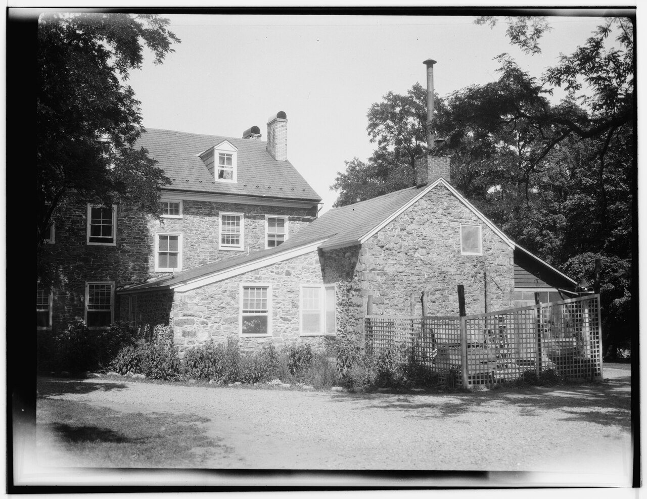 Ross-Common Manor