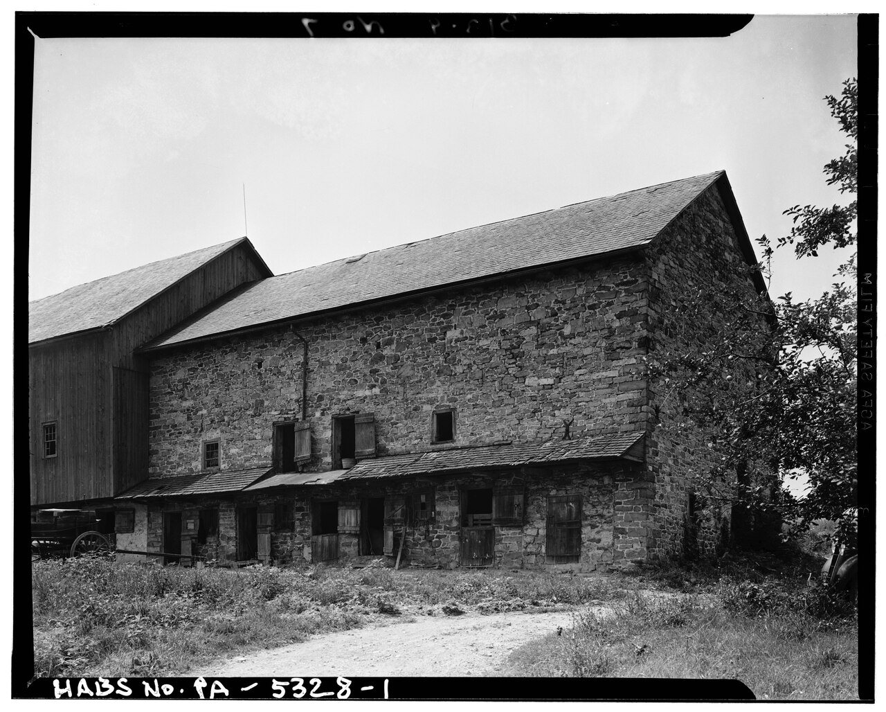 GENERAL VIEW. NOTE PENT ROOF. - Stone Barn, Water Street, Lower Saucon Township