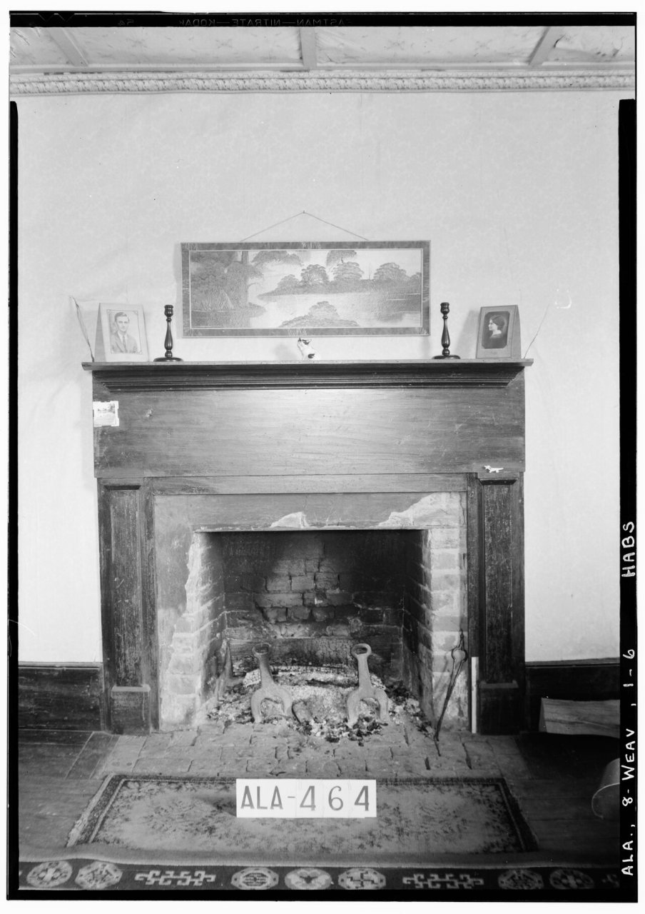 MANTEL IN NORTH ROOM OR LIVING ROOM - D. F. Weaver House, Weaver Road, Weaver, Calhoun County, AL HABS ALA,8-WEAV,1-6