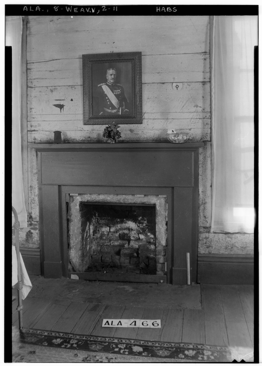 MANTEL IN EAST ROOM UPSTAIRS - Doctor Glover House, Weaver Road, Weaver, Calhoun County, AL HABS ALA,8-WEAV.V,2-11