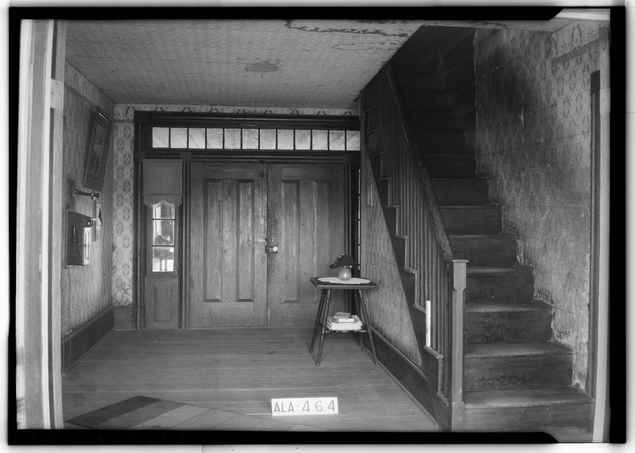 STAIRWAY AND HALL DOOR - D. F. Weaver House, Weaver Road, Weaver, Calhoun County, AL HABS ALA,8-WEAV,1-5