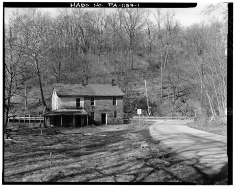 VIEW WEST SHOWING EAST (FRONT) ELEVATION AND LOCATION AT JUNCTION OF ROUTES 62175 and 62161 - Taylor Run-Yorty Run Scho…