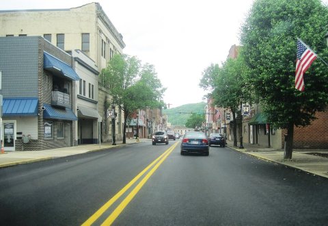 PA 88-837 nb, 136 wb in Monongahela (1), May 2024