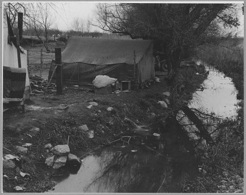Yuba City, Sutter County, California, Dykes Camp, another private auto camp. 18 units, no hot water