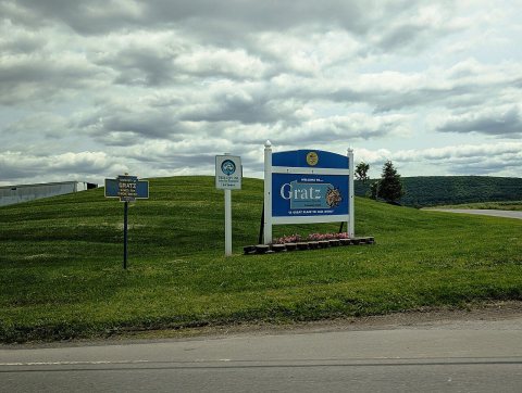 Gratz welcome signs along PA 25 eb, June 2025