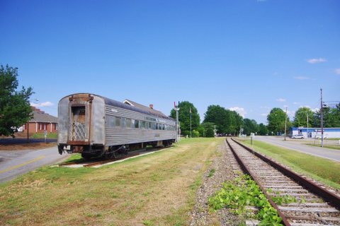 Landrum-Pullman-car-RR-tracks-sc