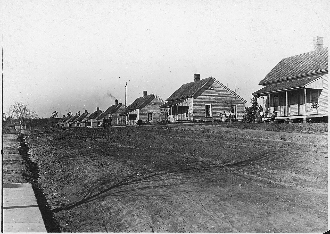 A row of houses of the cotton mill people. Lydia Mills. Clinton, S.C