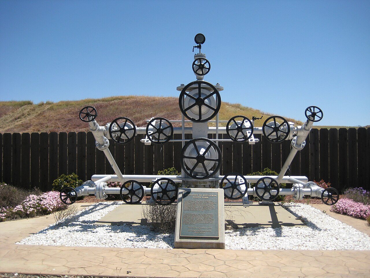 Monument to 1928 Elliott No 1