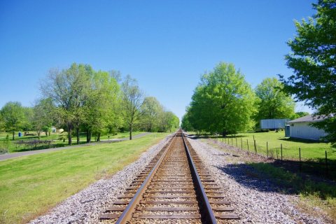 Gibson-RR-tracks-tn