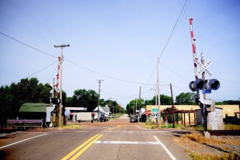 Gates-RR-crossing-tn