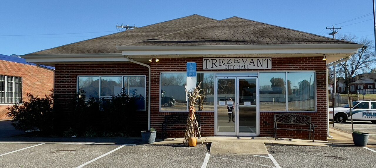 Trezevant city hall in Trezevant, Tennessee (20 November 2022, NW view)