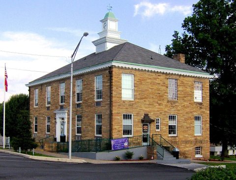 Pickett-county-courthouse-tn1