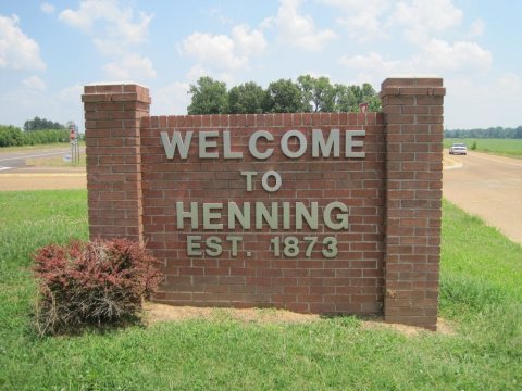Henning TN welcome sign US51 02