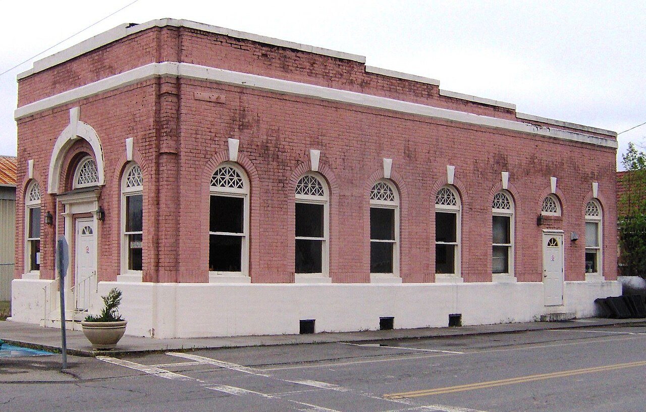 Meigs-county-bank-building-tn1